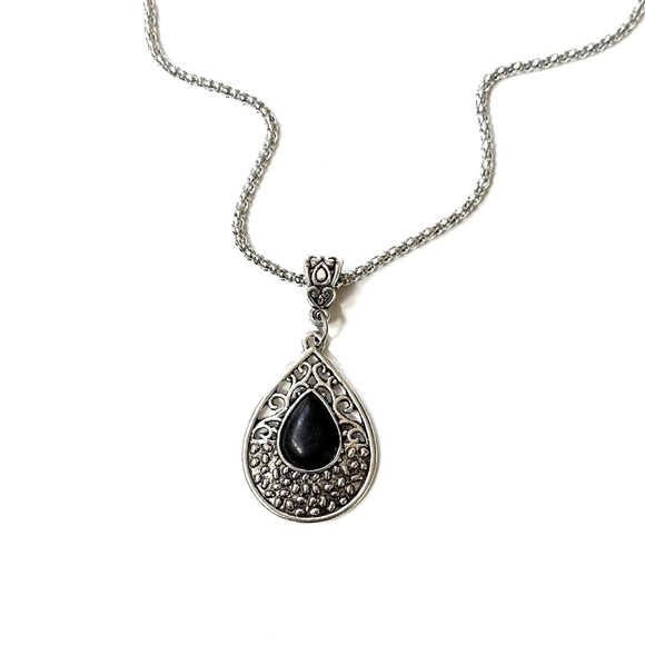 Jewelry - ⚡️2 for $15 Semi-precious Stone Antique Teardrop Black & Silver Necklace